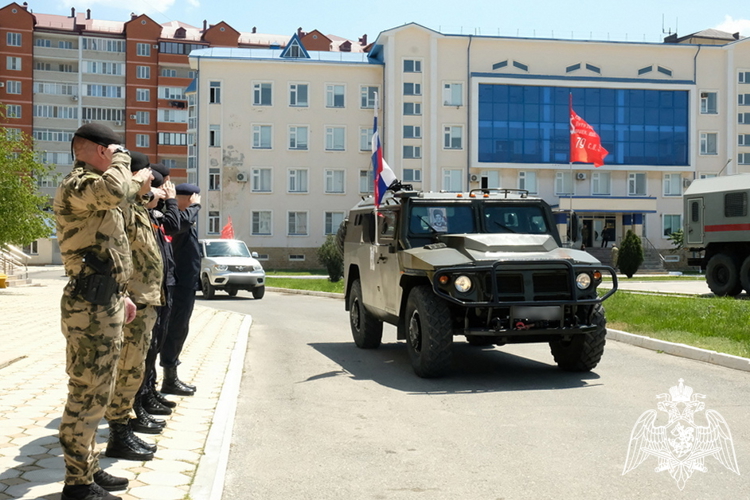 В Дагестане сотрудники Росгвардии стали участниками акции «Бессмертный автополк»