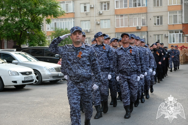 Росгвардия поддержала акцию «Парад у дома ветерана» в Дагестане