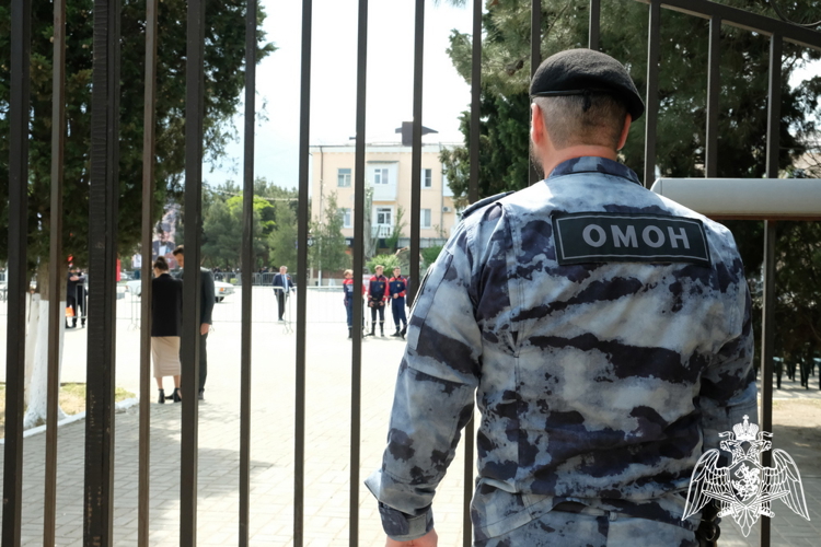 Росгвардейцы обеспечили охрану общественного порядка во время празднования Дня Победы в Дагестане