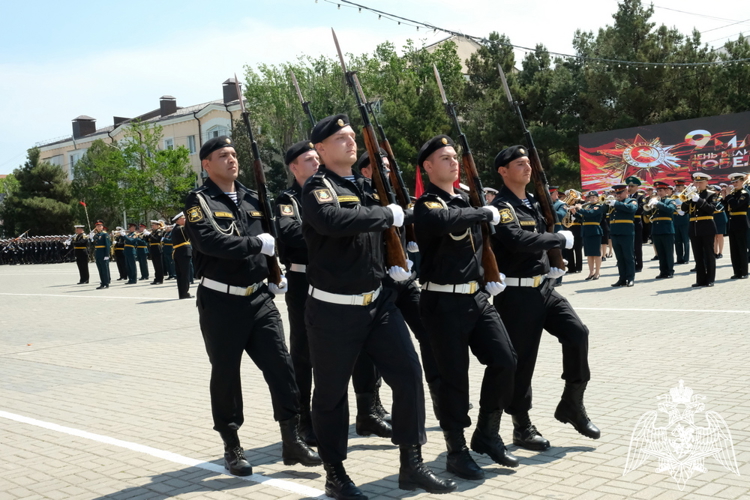 Росгвардейцы приняли участие в параде Победы в Каспийске