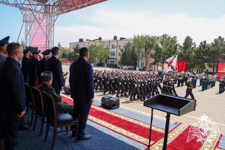 Росгвардейцы приняли участие в параде Победы в Каспийске
