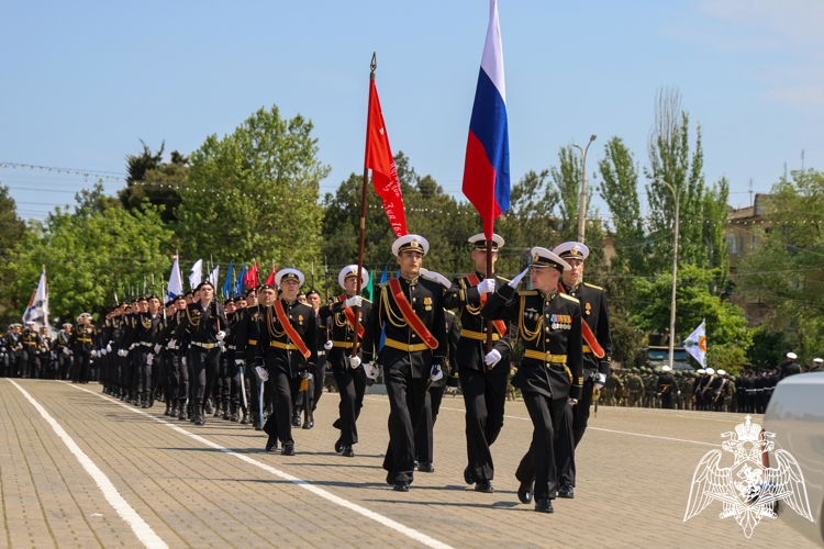 Росгвардейцы приняли участие в параде Победы в Каспийске