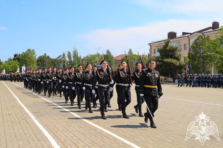 Росгвардейцы приняли участие в параде Победы в Каспийске