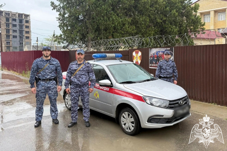 Росгвардейцы спасли детей из горящего дома в Дагестане