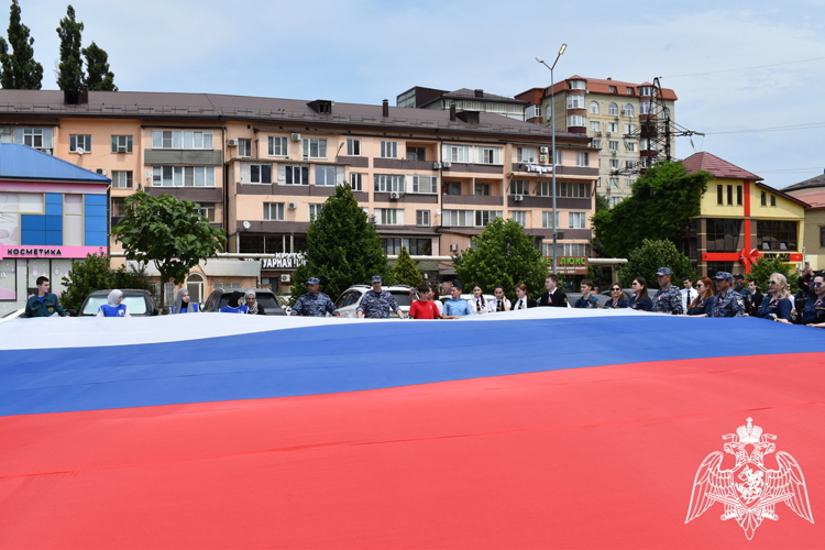 В Дагестане росгвардейцы поддержали патриотическую акцию ко Дню России