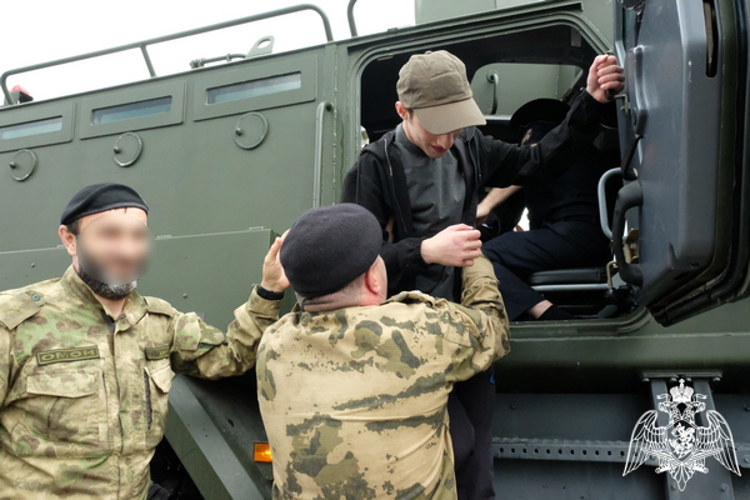 В Дагестане росгвардейцы провели День открытых дверей для воспитанников социального учреждения