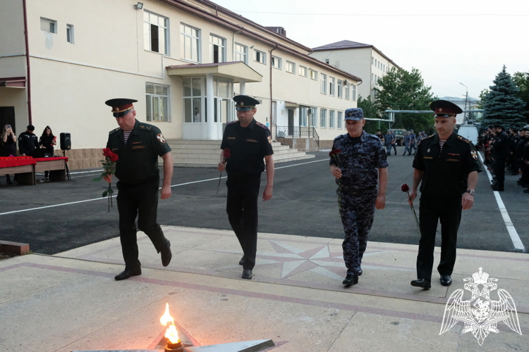 В Дагестане росгвардейцы поддержали патриотическую акцию «Свеча памяти»