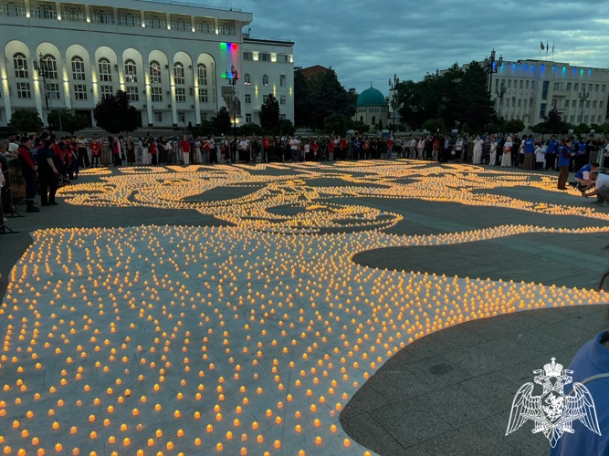 Военнослужащие Росгвардии приняли участие в мероприятия ко Дню памяти и скорби в Дагестане