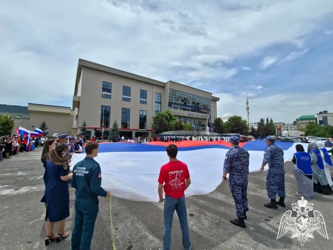 В Дагестане росгвардейцы поддержали патриотическую акцию ко Дню России