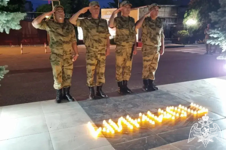 Военнослужащие Росгвардии приняли участие в мероприятиях ко Дню памяти и скорби в Дагестане