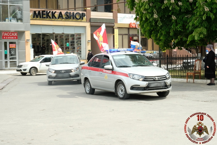 В Дагестане росгвардейцы провели автопробег ко Дню Победы и юбилею ведомства