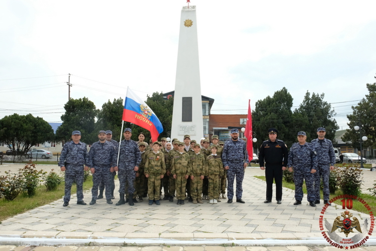 В Дагестане росгвардейцы провели автопробег ко Дню Победы и юбилею ведомства