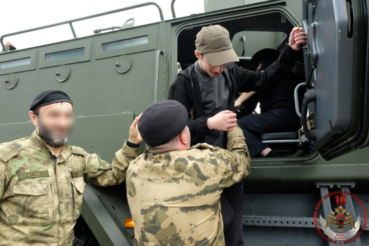 В Дагестане росгвардейцы провели День открытых дверей для воспитанников социального учреждения