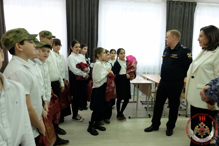Руководитель Управления Росгвардии по Республике Дагестан встретился с учащимися профильного класса
