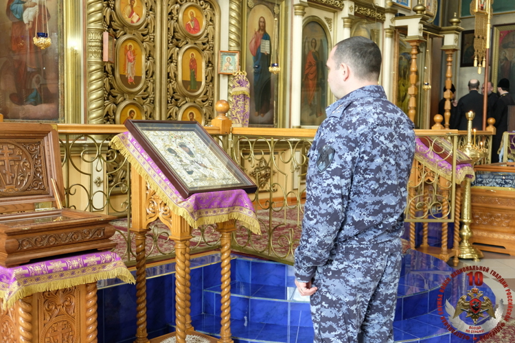Росгвардейцы почтили память погибших сослуживцев в главном храме Дагестана