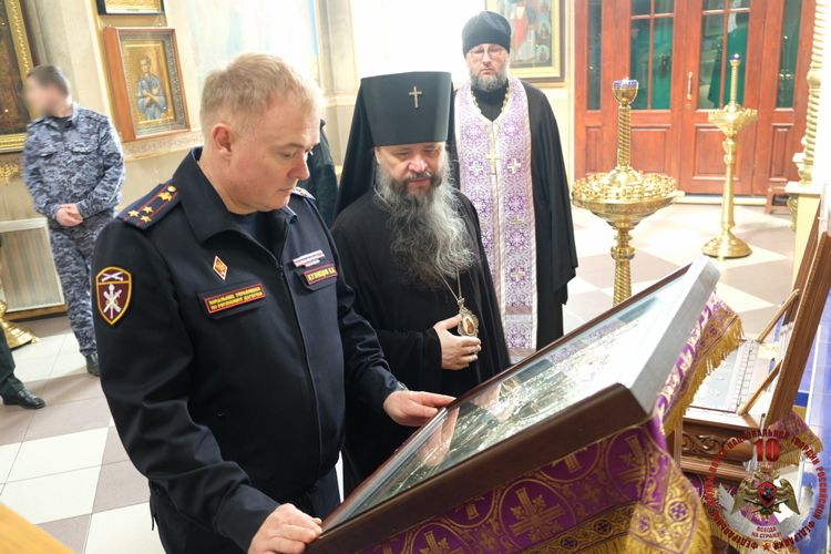 Росгвардейцы почтили память погибших сослуживцев в главном храме Дагестана