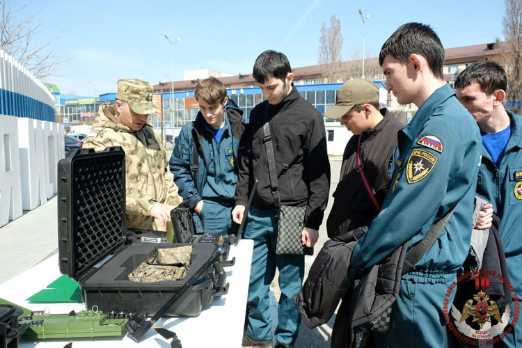 В Дагестане росгвардейцы провели патриотическое мероприятие для молодежи 