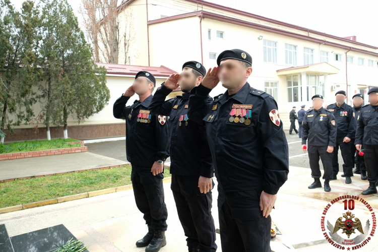 В День Росгвардии в Дагестане почти память павших воинов правопорядка