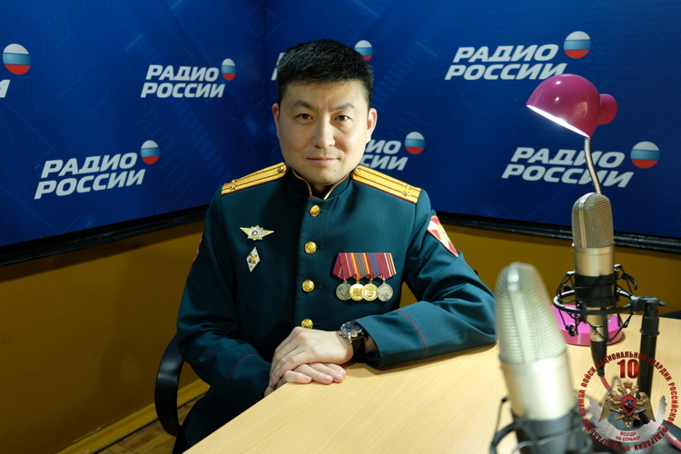 Офицер махачкалинского соединения Росгвардии выступил в эфире регионального радио