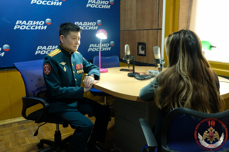 Офицер махачкалинского соединения Росгвардии выступил в эфире регионального радио