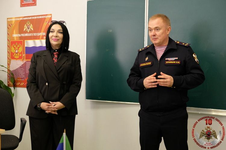 Начальник Управления Росгвардии по Республике Дагестан провел встречу с учащимися профильных классов