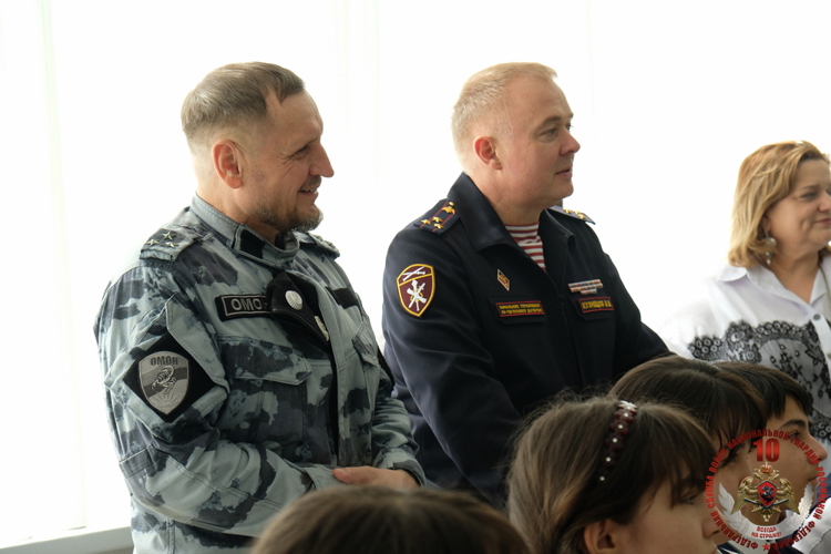 Начальник Управления Росгвардии по Республике Дагестан провел встречу с учащимися профильных классов