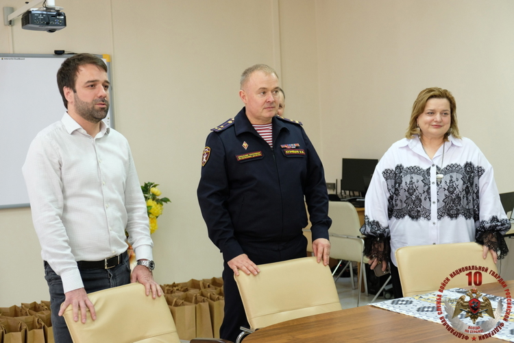 Начальник Управления Росгвардии по Республике Дагестан провел встречу с учащимися профильных классов