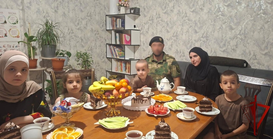 В Дагестане росгвардейцы навестили многодетные семьи своих коллег