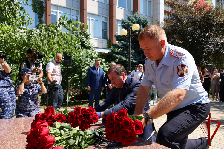 В Дагестане почтили память Героя России, офицера Росгвардии Магомеда Нурбагандова 