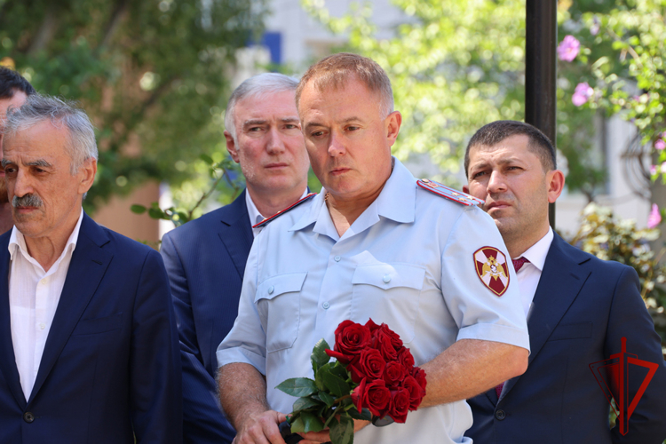 В Дагестане почтили память Героя России, офицера Росгвардии Магомеда Нурбагандова 