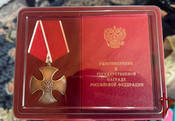 Орден Мужества погибшего росгвардейца передали его родным в Дагестане