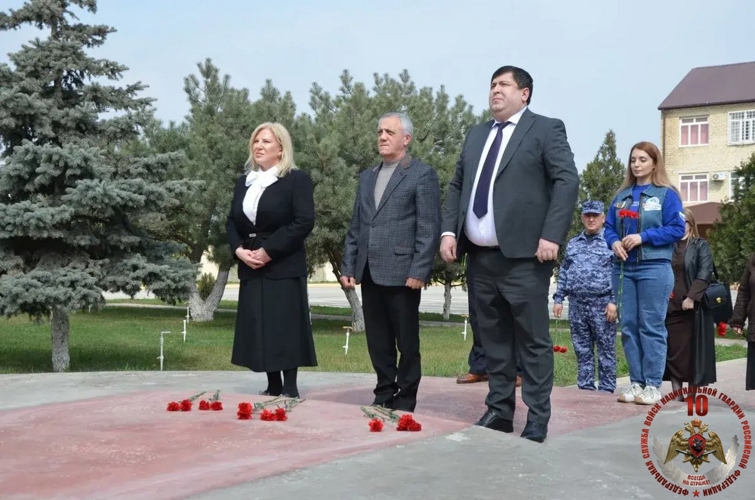 В специальном моторизованном полку махачкалинского соединения Росгвардии прошло торжественное мероприятие, приуроченное к юбилею ведомства