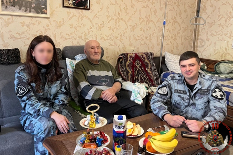 Сотрудники Росгвардии посетили ветерана Великой Отечественной войны в Дагестане