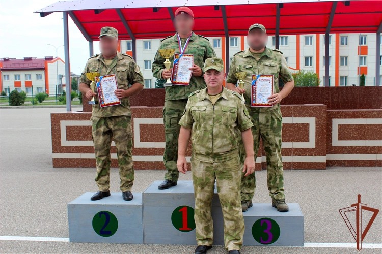 Росгвардейцы из Дагестана стали серебряными призерами окружного чемпионата по летнему офицерскому троеборью