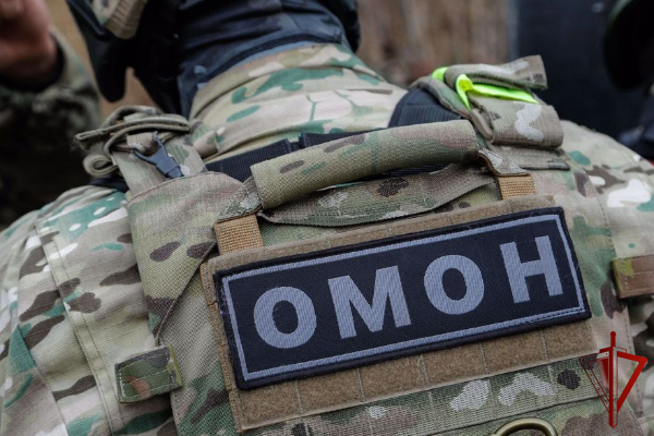 При силовой поддержке ОМОН Росгвардии задержан подозреваемый в незаконном обороте оружия в Дагестане