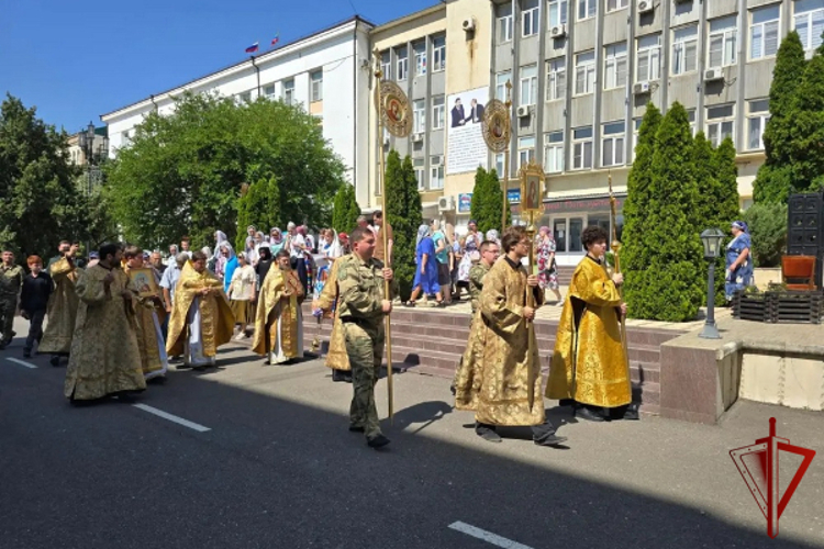 В День Крещения Руси дагестанские росгвардейцы приняли участие в праздничном молебне 