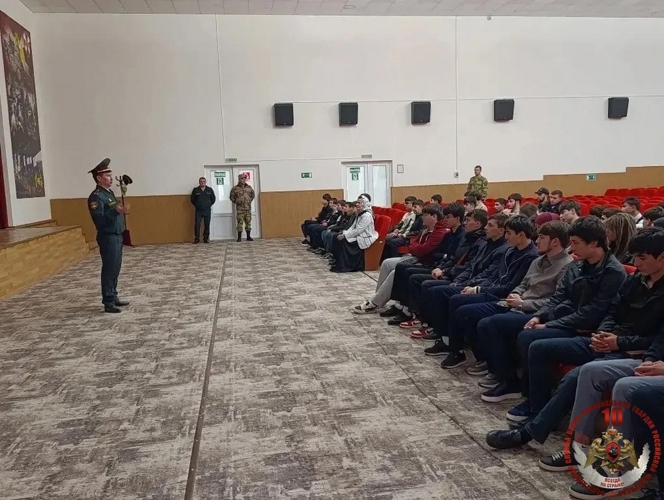 Военнослужащие махачкалинского соединения Росгвардии провели День открытых дверей в преддверии юбилея ведомства