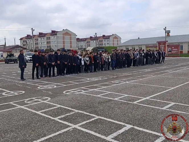 Военнослужащие махачкалинского соединения Росгвардии провели День открытых дверей в преддверии юбилея ведомства