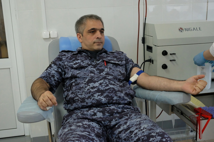 В Дагестане росгвардейцы присоединились к ведомственной донорской акции