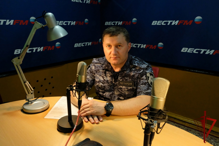 Офицер ЦЛРР Росгвардии выступил в эфире дагестанского радио