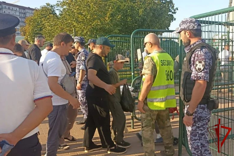 В Дагестане росгвардейцы обеспечили правопорядок на футбольном матче РПЛ