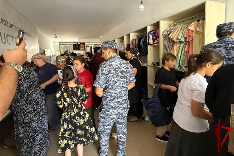 Росгвардейцы присоединились к акции «Собери ребенка в школу» в Дагестане