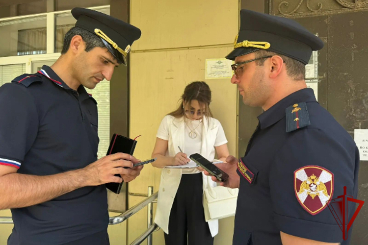 В Дагестане росгвардейцы завершают проверку безопасности образовательных учреждений перед началом учебного года