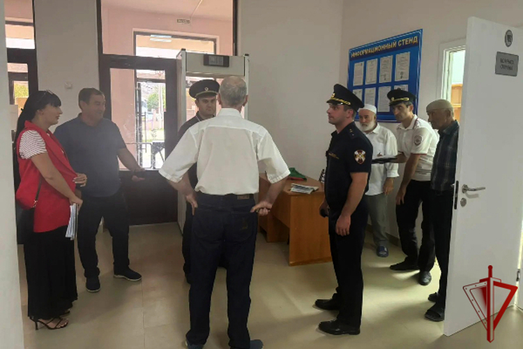 В Дагестане росгвардейцы завершают проверку безопасности образовательных учреждений перед началом учебного года