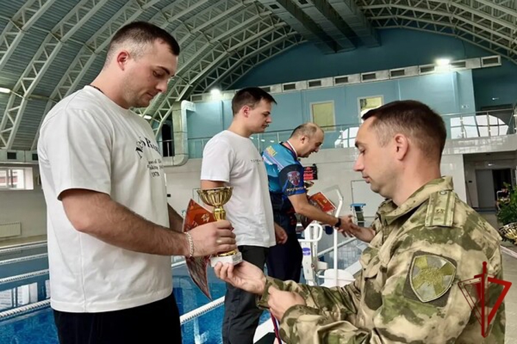 Команда махачкалинского соединения Росгвардии стала бронзовым призером окружного чемпионата по плаванию