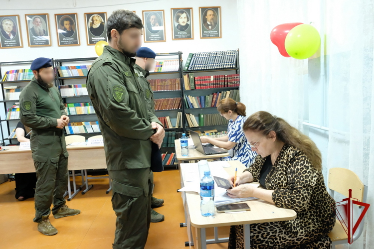 В Дагестане росгвардейцы принимают участие в Едином дне голосования