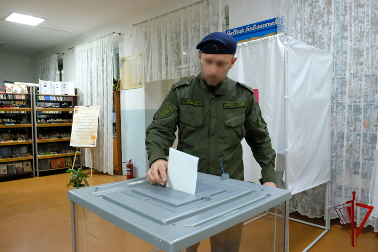 В Дагестане росгвардейцы принимают участие в Едином дне голосования