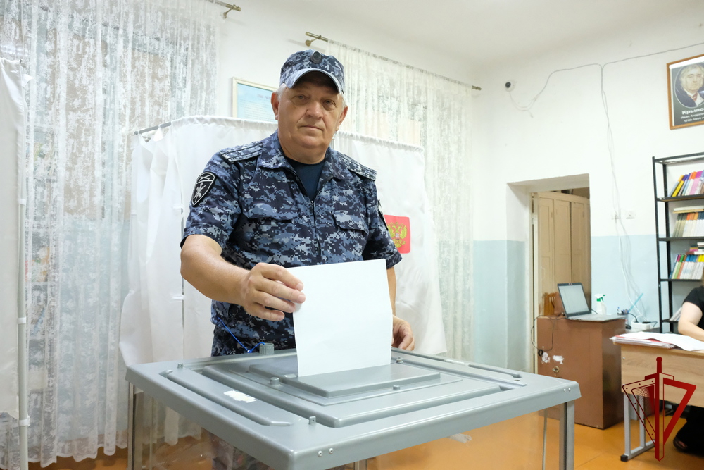 В Дагестане росгвардейцы принимают участие в Едином дне голосования
