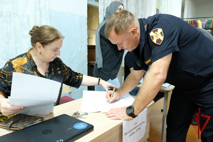 Руководитель дагестанского управления Росгвардии принял участие в Едином дне голосования
