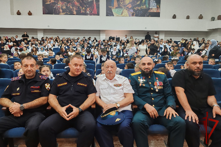 Начальник Управления Росгвардии по Республике Дагестан принял участие в торжественном мероприятии ко Дню знаний